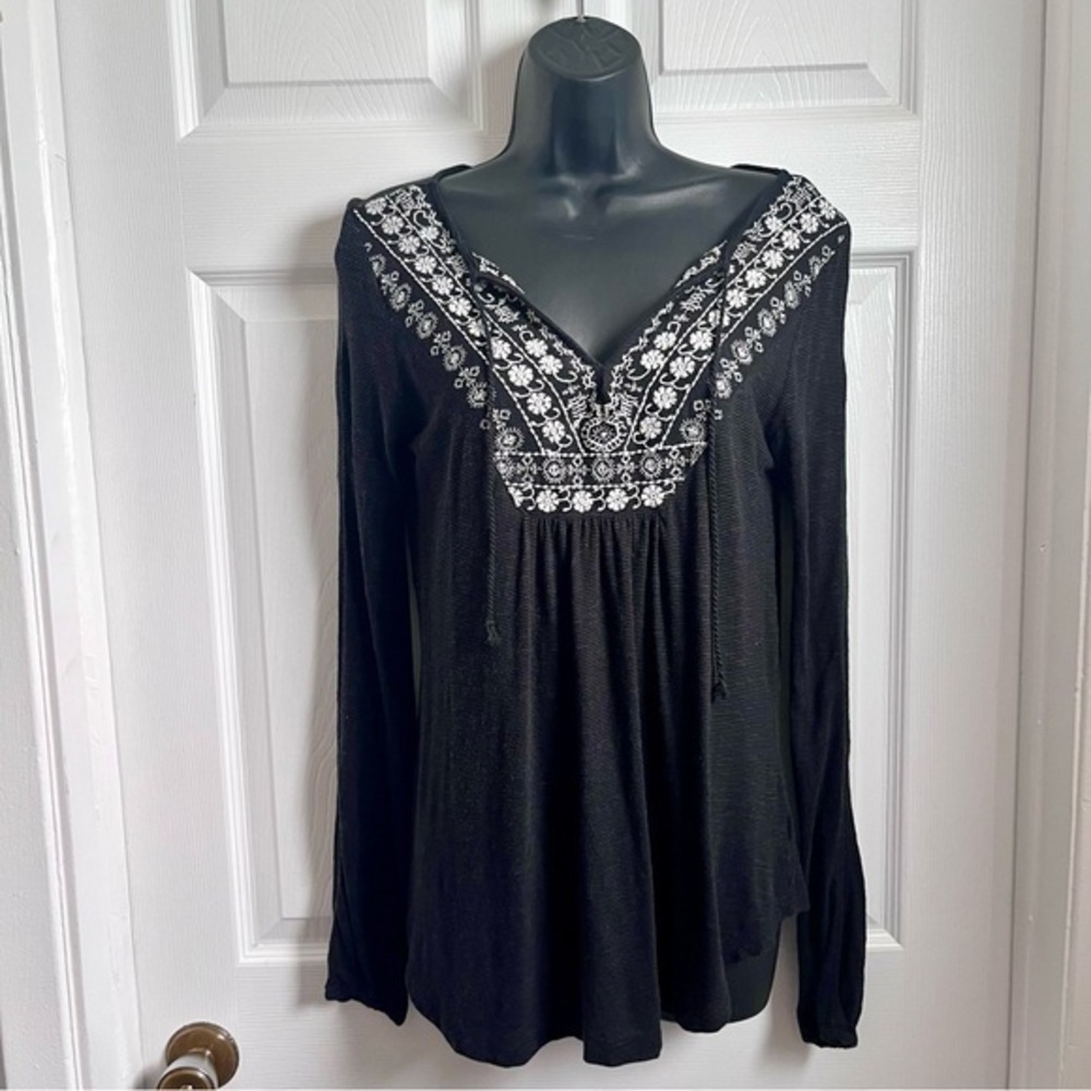 Jessica Simpson Blouse Top Black Boho floral Medium Women long sleeve v-neck